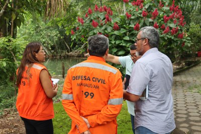 Visita técnica no lago amazônico do Bosque da Ciência. Crédito: Fernanda Reis