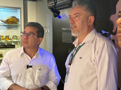 Visita vice-governador ao INPA_Tadeu de Souza_Diretor Henrique Pereira_Foto Vitor Mamede_Ascom Inpa (5).jpg