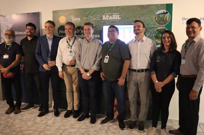 Inauguração de painel expositivo na Casa da Ciência com representantes do Inpa e da Shell. Crédito: Fernanda Reis/Inpa