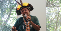 “Mudança climática está matando tudo”, afirma Davi Kopenawa em palestra dos Seminários da Amazônia no Inpa