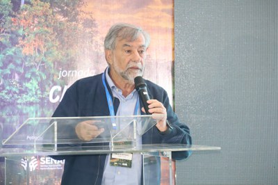 Pesquisador Paulo Artaxo em apresentação técnica. Foto: Fernanda Reis- Ascom Inpa.