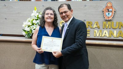 Gislene Zilse, pesquisadora do Inpa homenageada em sessão solene. Foto: Cleuton Silva/CMM.