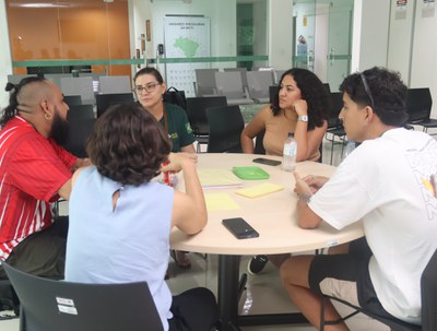 Formulação de proposta educativa grupo 1. Foto: Carol Sackser - Ascom Inpa.