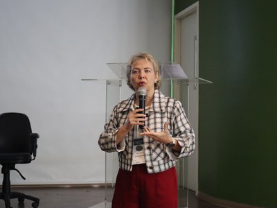 A pediatra Silvana Benzecry em palestra do evento. Foto: Anne Karoline- Ascom Inpa.