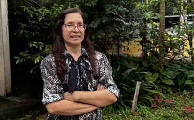 Pesquisadora Marilene Sá RibeiroArte natalina com bambu_2025__Foto Ana Clara Bittencourt_Ascom Inpa.jpeg