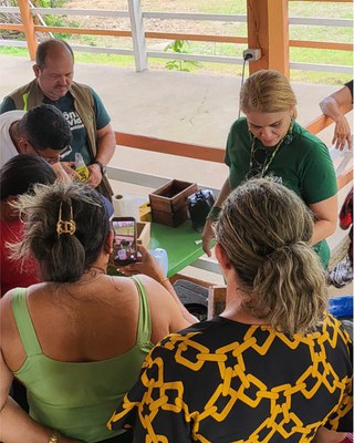 Oficina sobre produção de papel a partir de resíduos agroflorestais. Foto: Marcela Amazonas- Inpa.