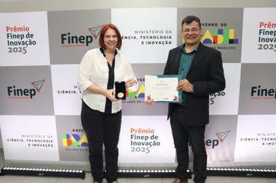 Pesquisadora Cecília Nunez e o coordenador Jorge Porto. Foto Luciano Lima/ Ascom Inpa