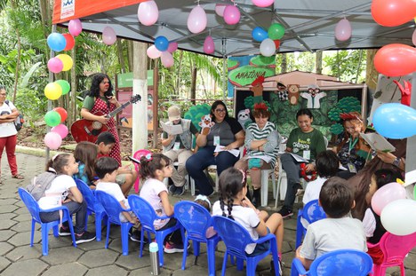 Contação de histórias com o PCE. Foto: Paulo Vinicius- PCE/Inpa.