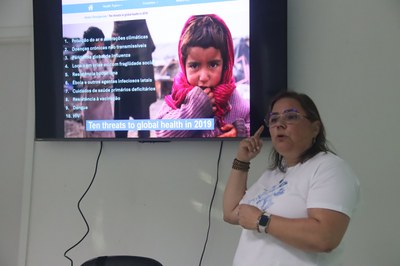 Myriam Lopes apresentando sua palestra. Foto: Fernanda Reis- Ascom Inpa.