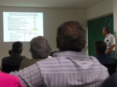 Niro e plateia durante a 4ª edição dos Seminários da Amazônia. Foto: Carol Sackser - Ascom Inpa.
