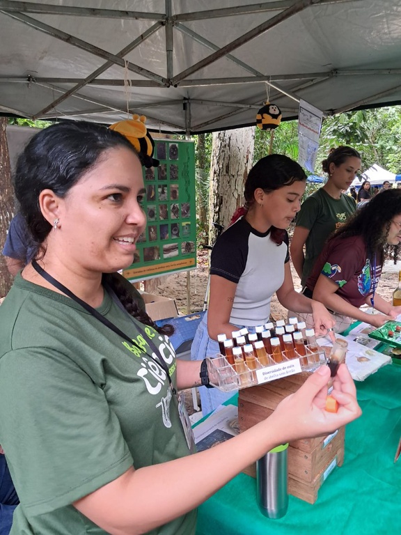 Iris Andrade aluna de doutorado de Entomologia do Inpa_Foto_Valdete Araújo.jpeg