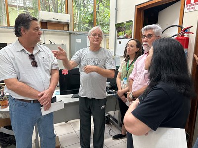 Comissão de Busca_Diretor do INPA_Visita a laboratórios do INPA_Foto Cimone Barros_ASCOM INPA (4).jpg