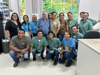 Comissão de Busca_Diretor do INPA_Visita a laboratórios do INPA_Foto Cimone Barros_ASCOM INPA (5).jpg