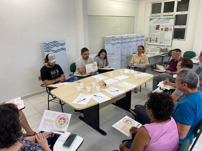 Degustação de mel de abelhas sem ferrão_Foto Acervo GPA e Cotes-Inpa (2).jpeg