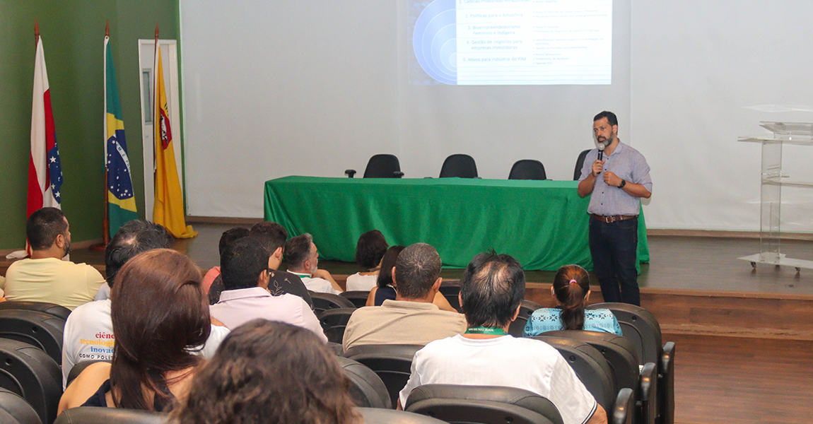 Inpa promove palestra sobre bioeconomia e viabilização de pesquisas e projetos na área para a comunidade interna