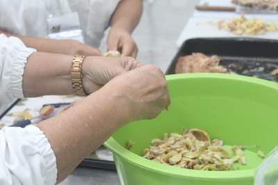 Oficina Aproveitamento integral de alimentos_ Ana Carolina (7).JPG