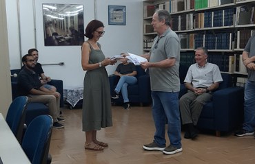 Doação do Livro a Biblioteca