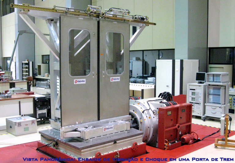 Ensaio de Vibração em uma porta de trem