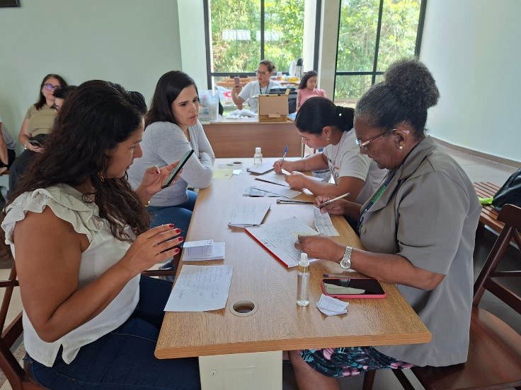 Equipe SESMA em atendimento aos bolsistas INPE.