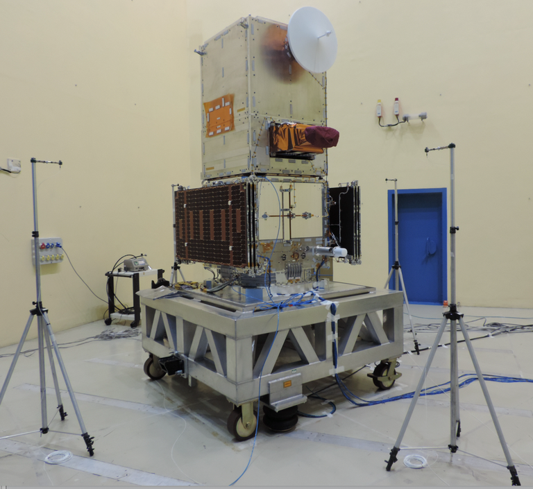 8 PMM_Preparação para teste acústico na câmara acústica do LIT.png