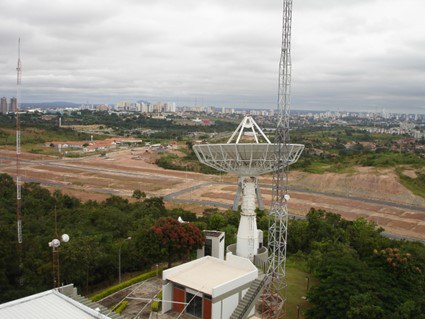 Antena de 11 m da ERG.