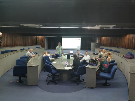 Início da reunião de interação entre equipes de pesquisadores.
