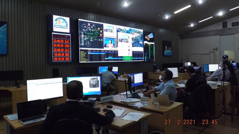 009- Sala de Controle - GOPSOL em preparação para o início da operações de LEOP do AMZ-1 27020221.JPG