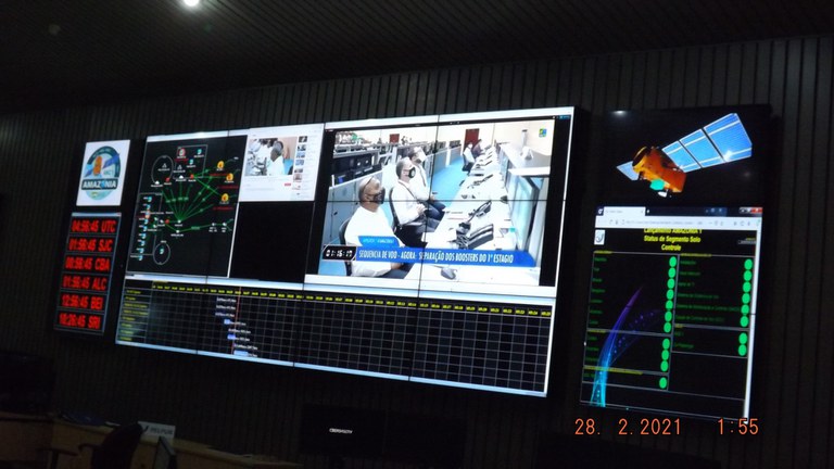 021- Telão da Sala de Controle com imagem da Sala de Controle em Sriharikota - Índia 28022021.JPG