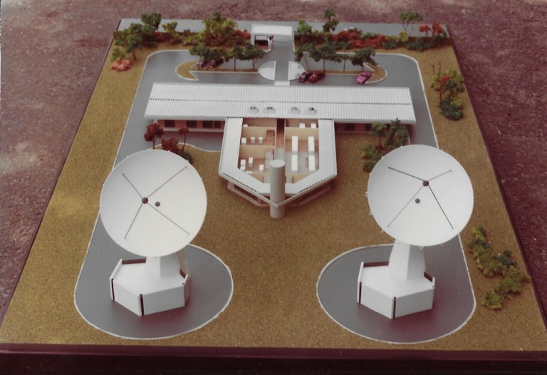 10- Antiga Maquete da Estação Terrena de TT_C de Cuiabá.jpg