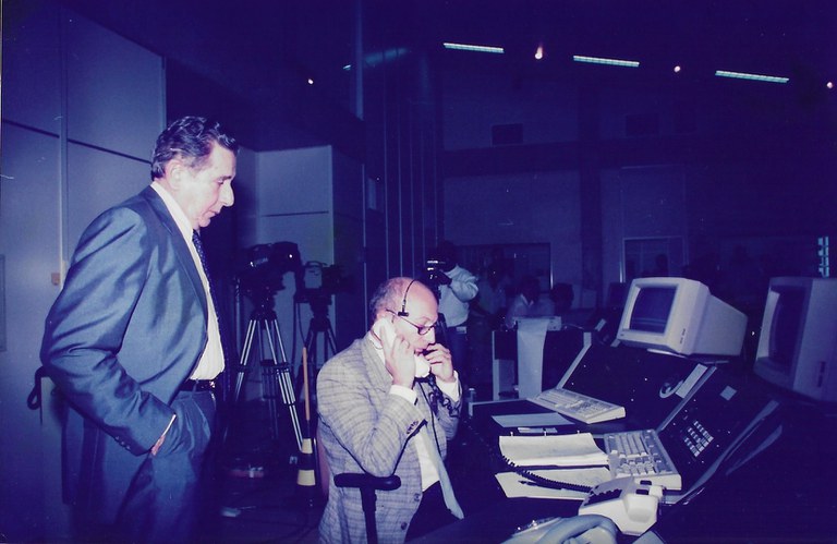 15- Lançamento do SCD-1 - Diretor do INPE e Chefe do CRC (Diretor da ECV) - 9 fev 1993.jpg