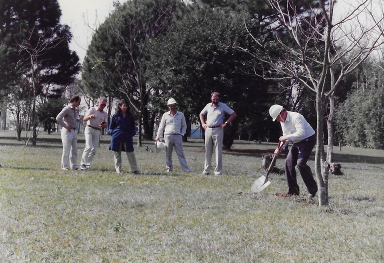 2- Continuação do Buraco Inaugural do CCS - agosto de 1987.jpg