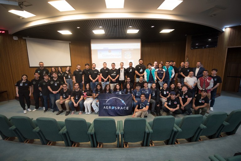 Equipes do CubeDesign na abertura do evento. Foto - Wande Clayt.jpg