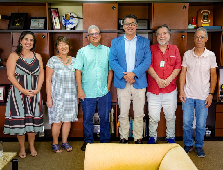Diretor do INPE recebe parlamentares e presidente do SindCT