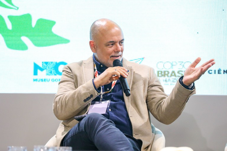 Claudio Almeida na Casa da Ciência_12-11Foto_Diego Galba ASCOM-MCTI.jpg