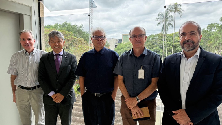 Reunião entre direções do INPE e da AIAB