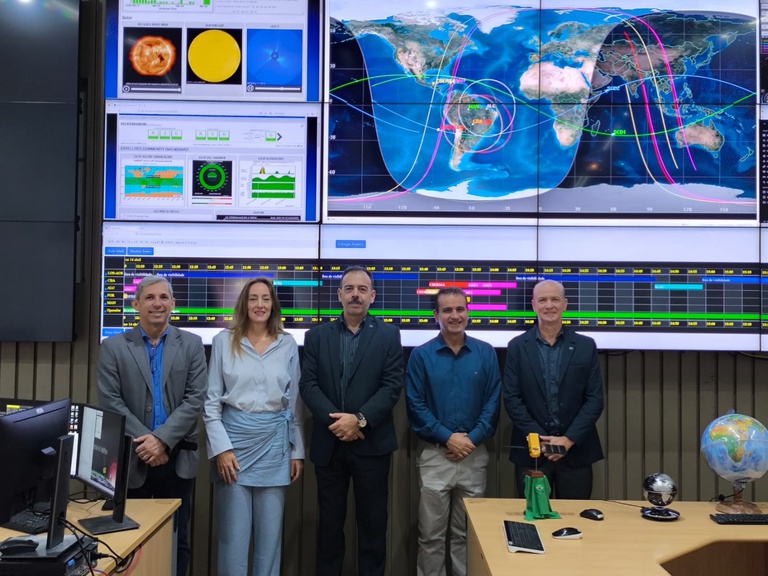 Visita ao Centro de Controle e Rastreio de Satélites. Créditos SECOM-INPE.jpeg