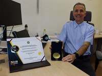 Servidor do INPE/MCTI, chefe da missão satélite AMAZONIA 1 recebe homenagem da Agência Espacial Brasileira