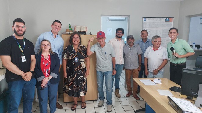 Equipe no laboratório de Variáveis Ambientais Tropicais (LAVAT)/COENE.