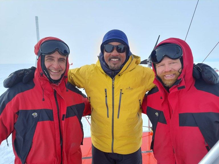 Heber Passos e Franco Villela com Will Smith.jpeg