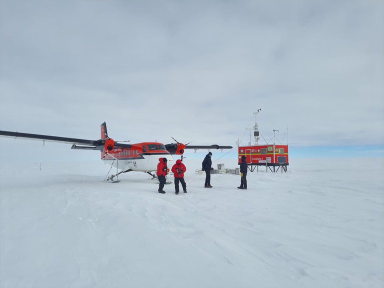Pouso na estação.jpeg