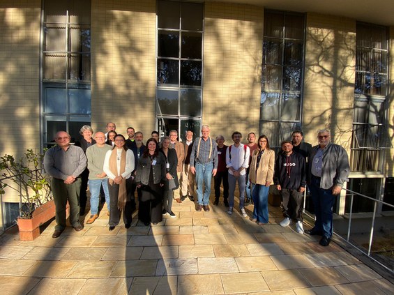 Equipe SisMOM, FINEP e FUNCATE reunidos no INPE para acompanhamento técnico do projeto.