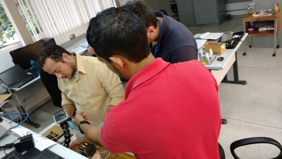 (2) Laboratório de Nanosats do INPE em São José dos Campos.jpg