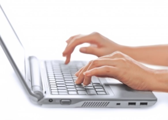 computador_FreeDigitalPhotos.net e Nutdanai Apikhomboonwaroot.jpg