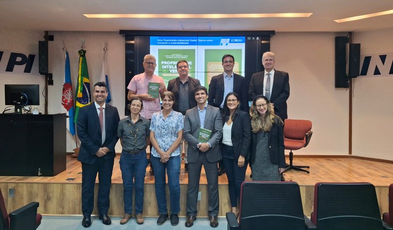 Vozes Acadêmicas.jpg