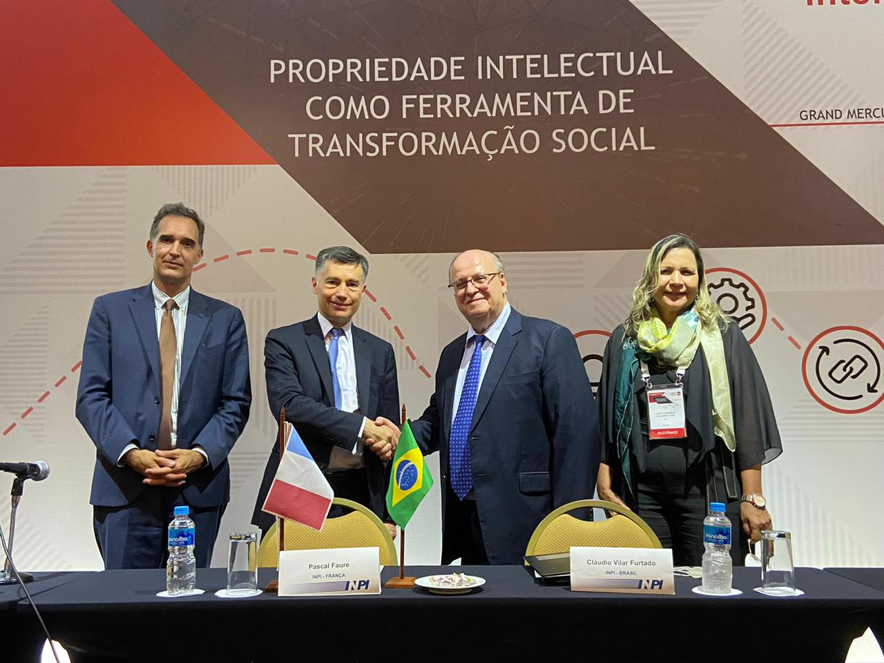 assinatura de acordo com a frança