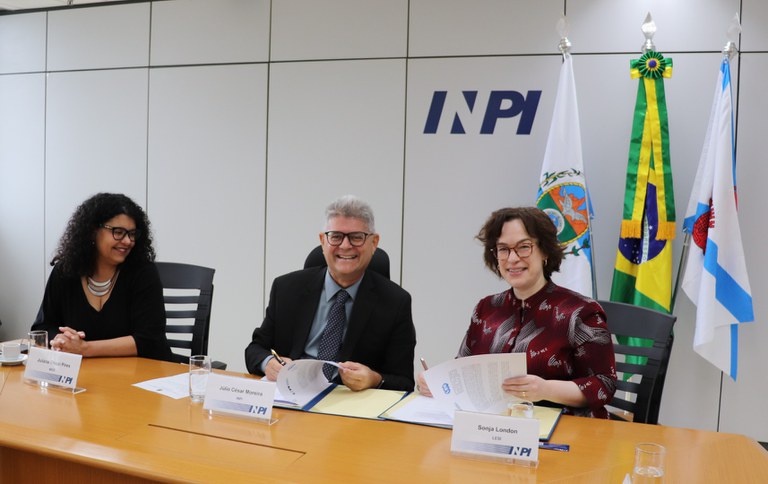 Assinatura MoU INPI e LES.JPG