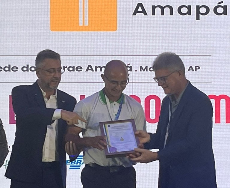 Entrega de certificado de IG durante evento no Amapá