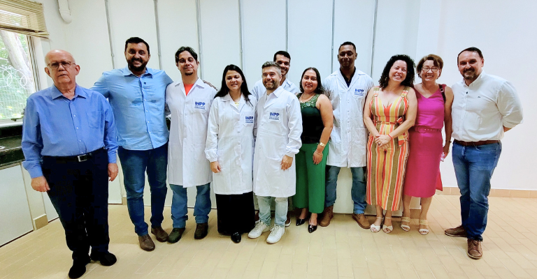 Servidores no laboratório de Química de Produtos Naturais
