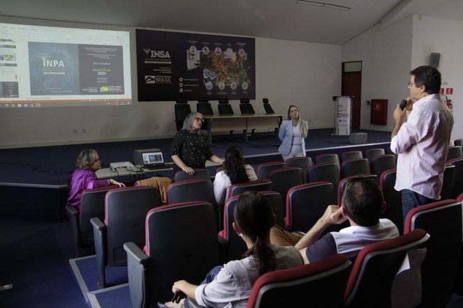 Diretora do Instituto Nacional de Pesquisas da Amazônia visitou o INSA/MCTI 4.JPG