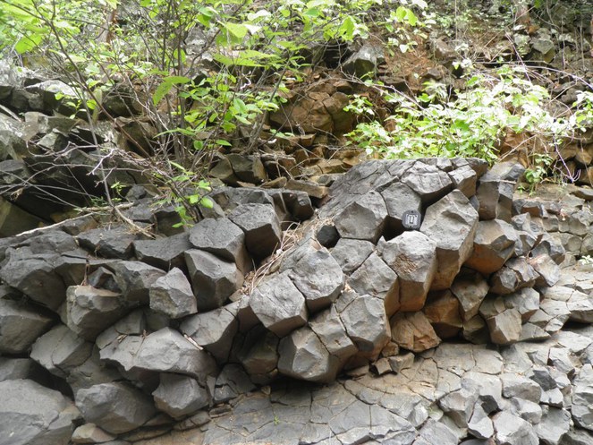 27052022 Disjunção colunar resultado do processo de arrefecimento do magma presente no Vale Vulcânico em Cerro Corá (RN). Foto Marcos Nascimento  Seridó UNESCO Global Geopark.jpg